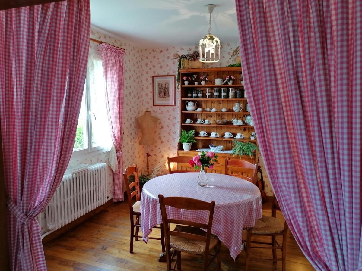 La Roseliere Maison Plain Pied Confortable Belle Decoration Jardin Magnifique 10 Mn A Pied Centre Ville Bayeux Proche Plages Du Debarquement Exterior foto